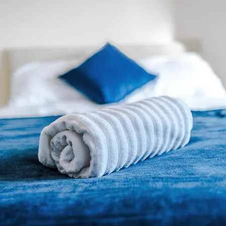 Spacious 3-bed With Free Parking And Near Centre