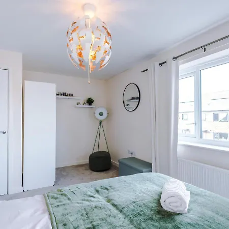 Spacious 3-bed With Free Parking And Near Centre Prázdninový dům Manchester