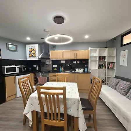 Cosy 2-bed Free Parking, Near Etihad & Centre