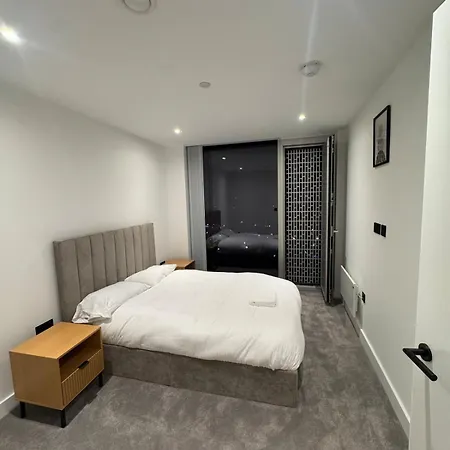 2 Bed Lux Centre *