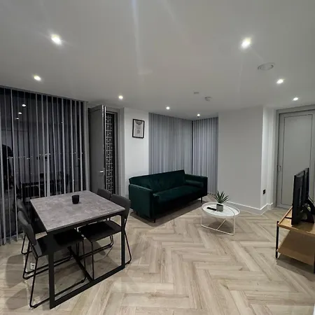 2 Bed Lux Centre *