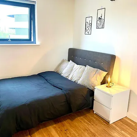 High-rise 2bed With Balcony And Water View