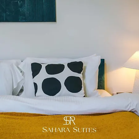 Stylish 4-bedroom Salford - Sleeps 9 - Parking - Long Term *
