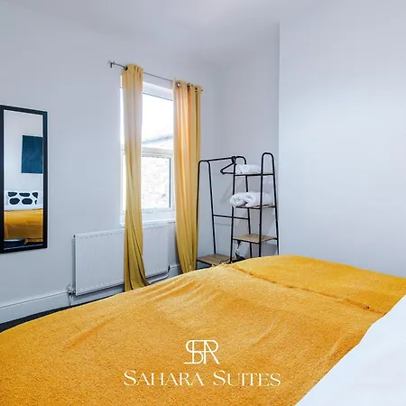 Stylish 4-bedroom Salford - Sleeps 9 - Parking - Long Term Prázdninový dům Manchester