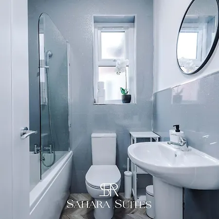 Hébergement de vacances Stylish 4-bedroom Salford - Sleeps 9 - Parking - Long Term Manchester