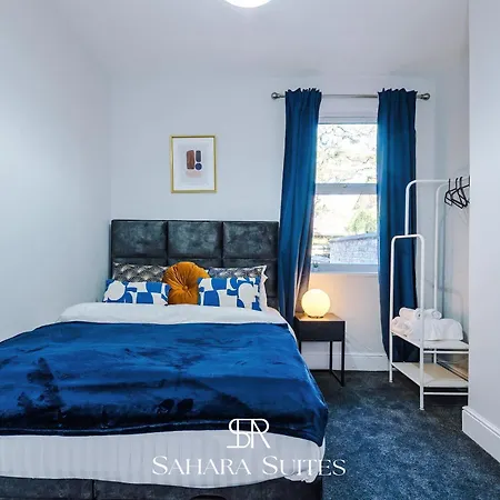 Stylish 4-bedroom Salford - Sleeps 9 - Parking - Long Term Hébergement de vacances *