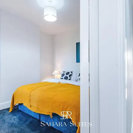 Hébergement de vacances Stylish 4-bedroom Salford - Sleeps 9 - Parking - Long Term Manchester
