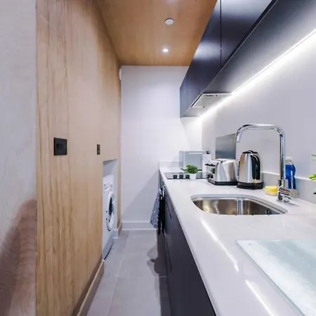 דירה Modern Spacious Sleeps 5 Free High-speed Wi-fi