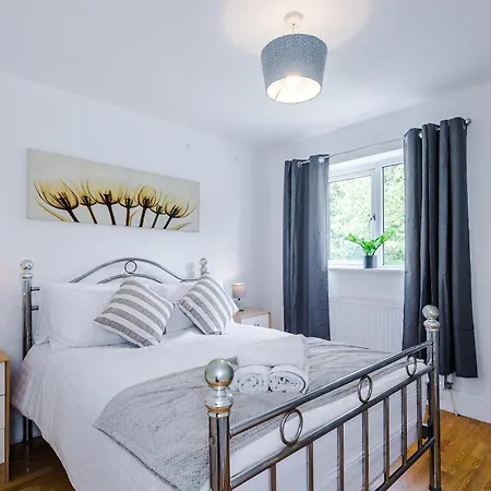 Casa vacanze Spacious 3bed In Stretford, Sleeps 6, Parking