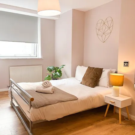 Spacious 2br 2ba Centre Sleeps 5 Апартаменты *