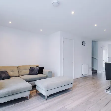 Spacious In Mcr - Free Parking, Ps5 & Superfast Wifi מנצ'סטר