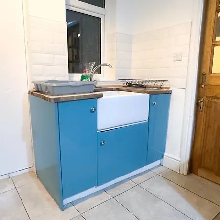 5bdr | Tram Access|free St Parking