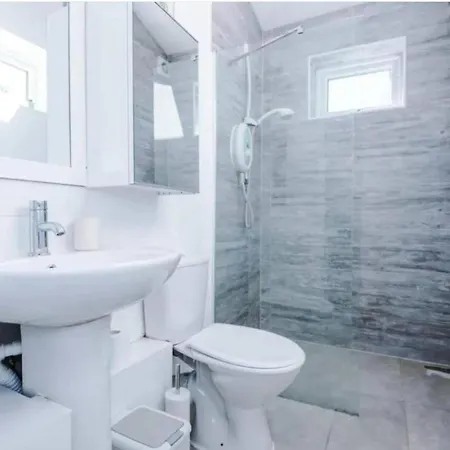 5bdr | Tram Access|free St Parking *