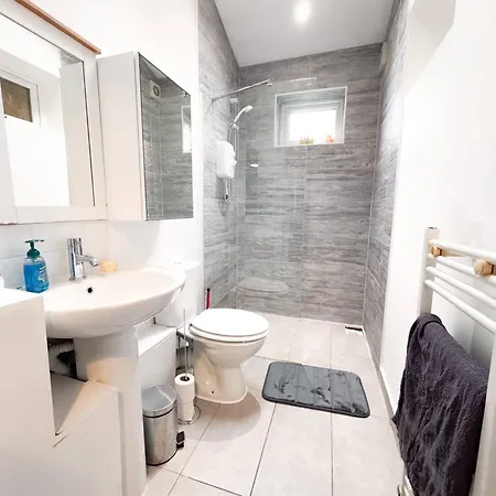 5bdr | Tram Access|free St Parking