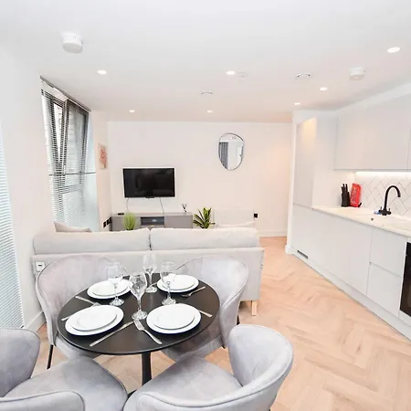 Modern 2 Bed Flat In W Balcony Апартаменты