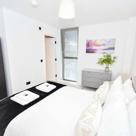 Modern 2 Bed Flat In W Balcony * Манчестер