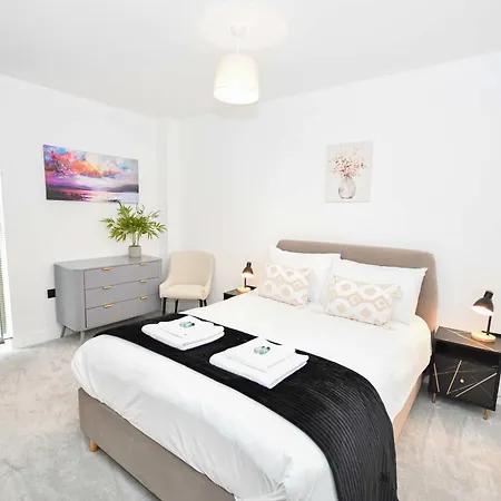 Modern 2 Bed Flat In W Balcony *