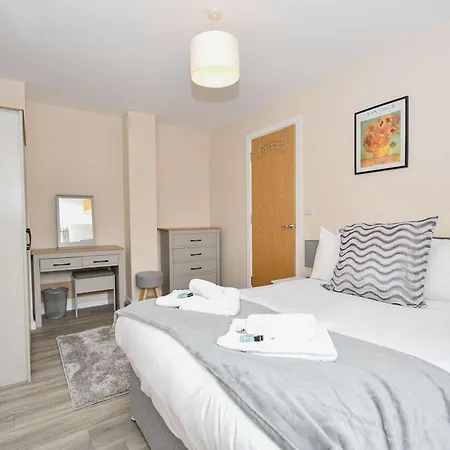 Lovely 2 Bedroom In Salford * Mánchester