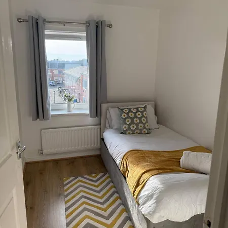 Stylish 4bd Townhouse - Centre - O2 Apollo