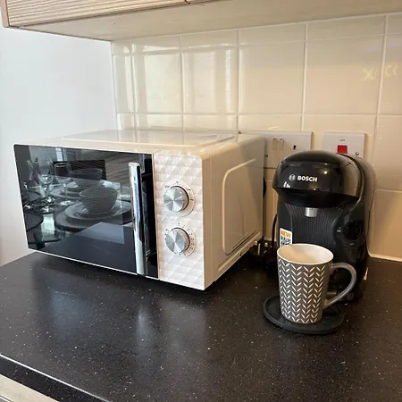 Apartment Trafford With Patio & Free Parking Manchester