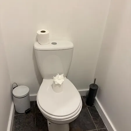 Trafford With Patio & Free Parking Apartment *