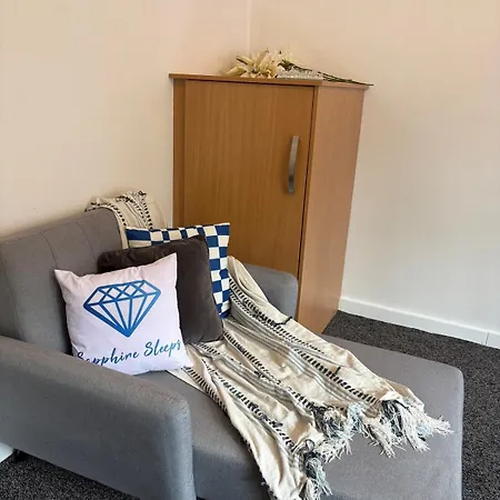 Apartment Trafford With Patio & Free Parking