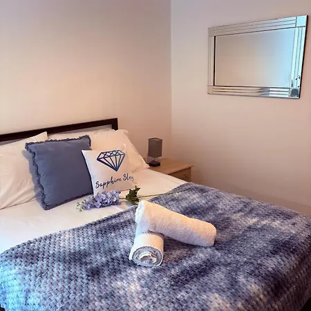 Trendy Trafford Flat With Patio Apartment *