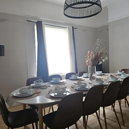 Stylish 5-bed With Free Parking Sleeps 12! * Manchester