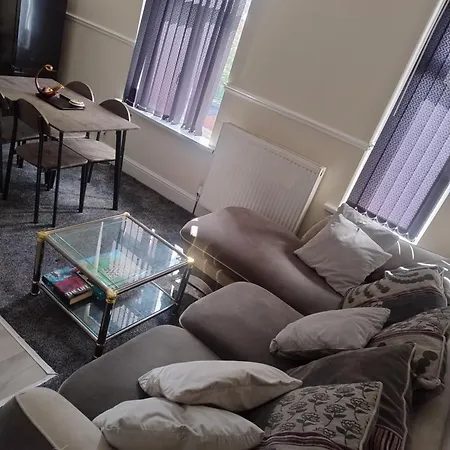 2 Beds Suburb Nestled Nook Apartamento