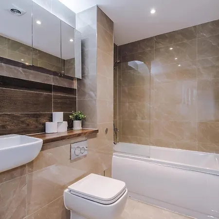 Big Mcr 5-bedroom Contractor House Sleeps 8 With Parking By Purestay Mánchester
