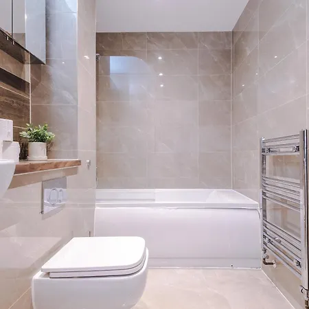 Big Mcr 5-bedroom Contractor House Sleeps 8 With Parking By Purestay Mánchester