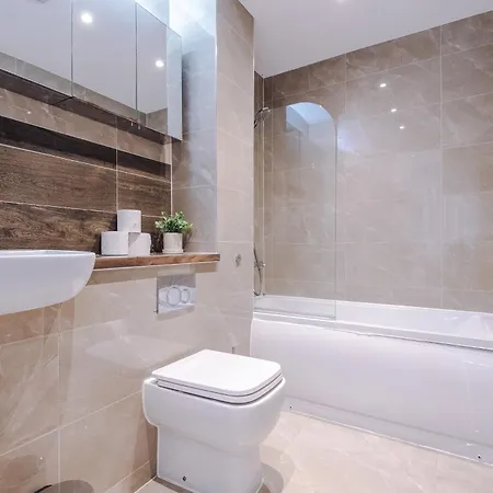 Big Mcr 5-bedroom Contractor House Sleeps 8 With Parking By Purestay Сasa de vacaciones