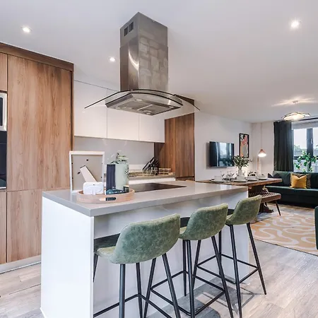 Сasa de vacaciones Big Mcr 5-bedroom Contractor House Sleeps 8 With Parking By Purestay Mánchester