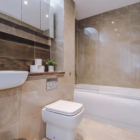 Big Mcr 5-bedroom Contractor House Sleeps 8 With Parking By Purestay Mánchester