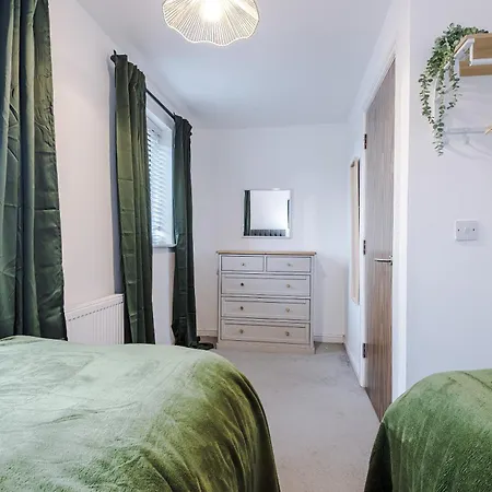 Big Mcr 5-bedroom Contractor House Sleeps 8 With Parking By Purestay Dom wakacyjny Manchester