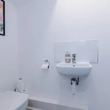Big Mcr 5-bedroom Contractor House Sleeps 8 With Parking By Purestay Сasa de vacaciones *