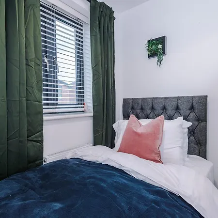 Big Mcr 5-bedroom Contractor House Sleeps 8 With Parking By Purestay Mánchester