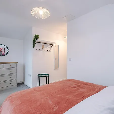 Big Mcr 5-bedroom Contractor House Sleeps 8 With Parking By Purestay Сasa de vacaciones *