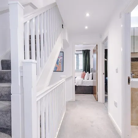 Big Mcr 5-bedroom Contractor House Sleeps 8 With Parking By Purestay Сasa de vacaciones Mánchester
