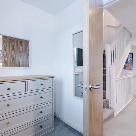 Big Mcr 5-bedroom Contractor House Sleeps 8 With Parking By Purestay Mánchester