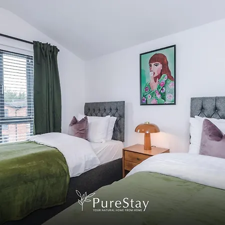 Big Mcr 5-bedroom Contractor House Sleeps 8 With Parking By Purestay