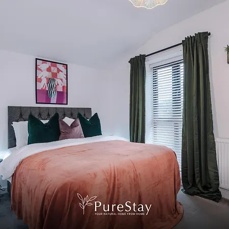 Сasa de vacaciones Big Mcr 5-bedroom Contractor House Sleeps 8 With Parking By Purestay Mánchester