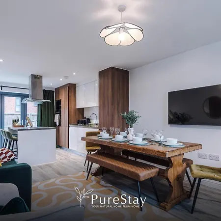 Big Mcr 5-bedroom Contractor House Sleeps 8 With Parking By Purestay Manchester