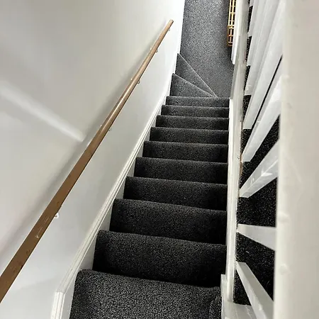 Modern For Short In Salford, Plab Samson 게스트하우스 *