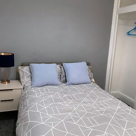 Cosy Double Bed To Salford Plab Samson Centre *