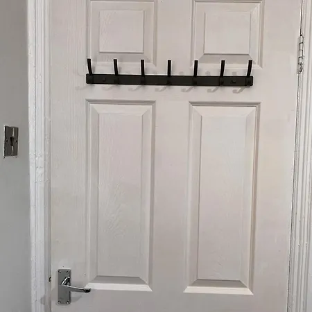 Cosy Double Bed To Salford Plab Samson Centre