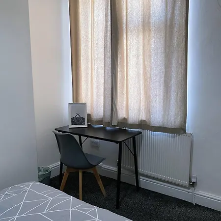 Cosy Double Bed To Salford Plab Samson Centre Penzion Manchester