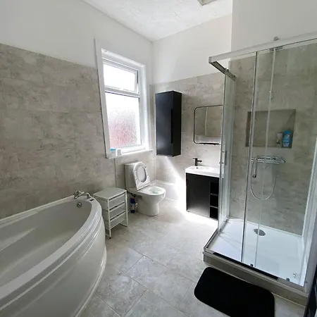 Cosy Double Bed To Salford Plab Samson Centre * Manchester