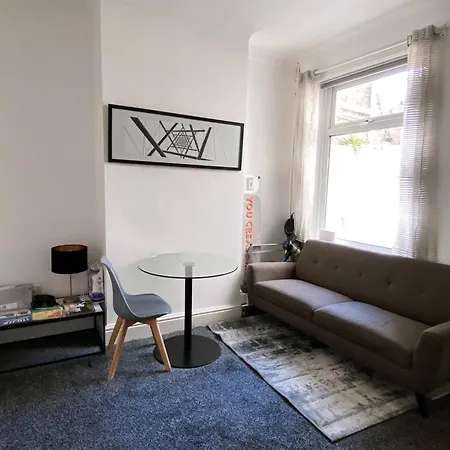 Cosy Double Bed To Salford Plab Samson Centre * Manchester