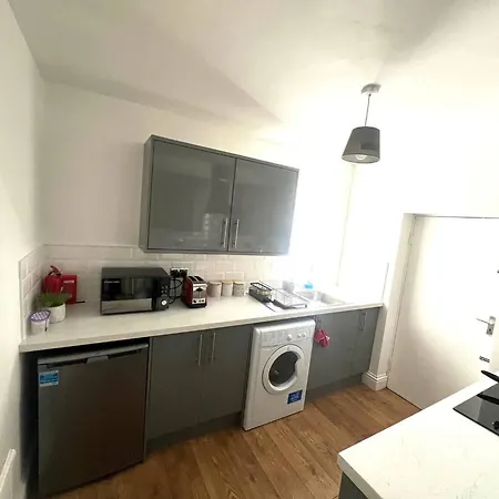 Quiet Spacious In Salford-samson Plab Pensjonat